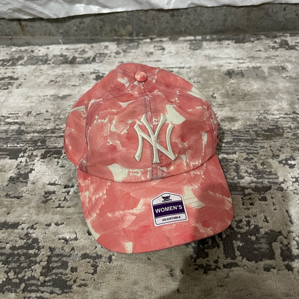 Fan Favorite New York Yankees Pink Camo Baseball Cap